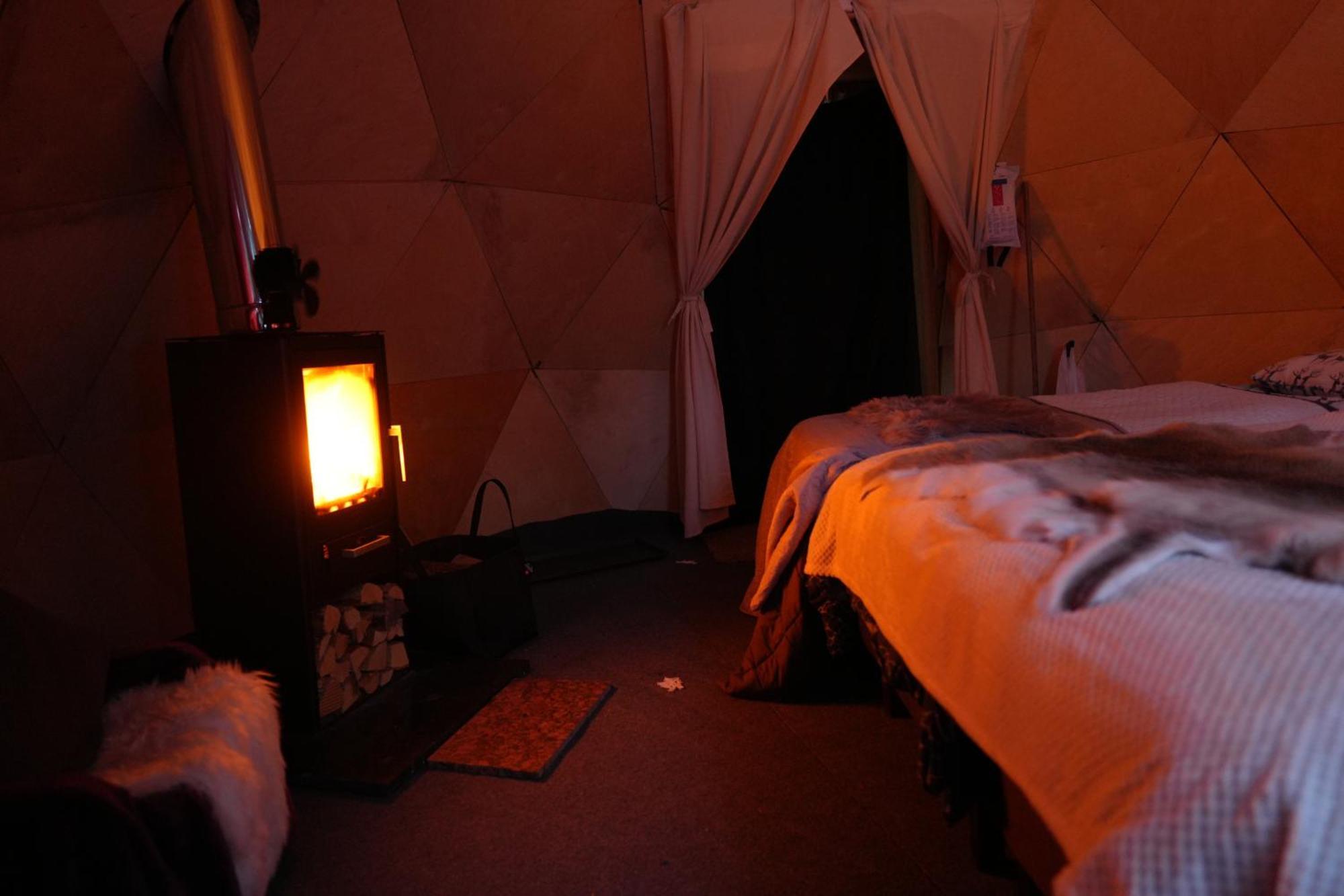 Aurora Igloo Fireplace-Heated Tents In A Secret Forest With Private Jacuzzi And Shared Sauna Bathroom And Dog Friendly Rovaniemi Exterior foto